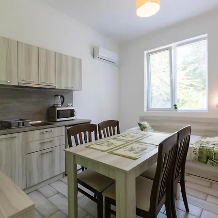 Gramatikovi بيت ضيافة بوموري