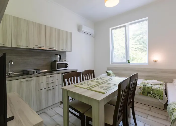 Gramatikovi Konukevi Ahyolu