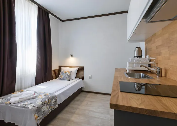 Gramatikovi Konukevi 3*