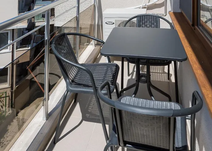 Konukevi Gramatikovi Ahyolu